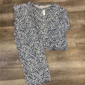 La Vie En Rose Blue and Pink Floral Lounge Set